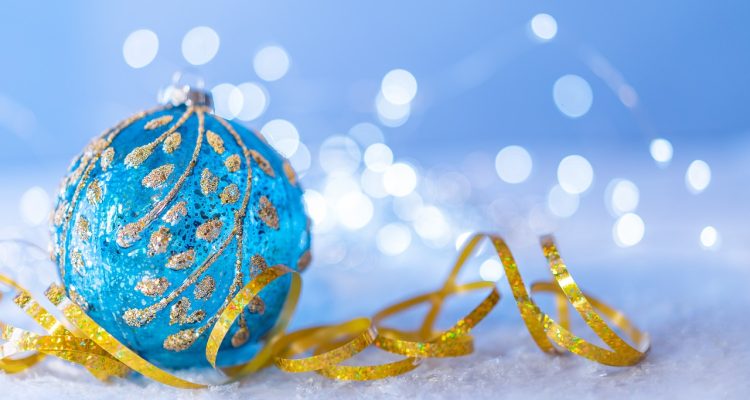 scopri i migliori outfit natalizi per brillare durante le festività! dalla moda elegante alle idee casual, trova il look perfetto per ogni occasione celebrativa.